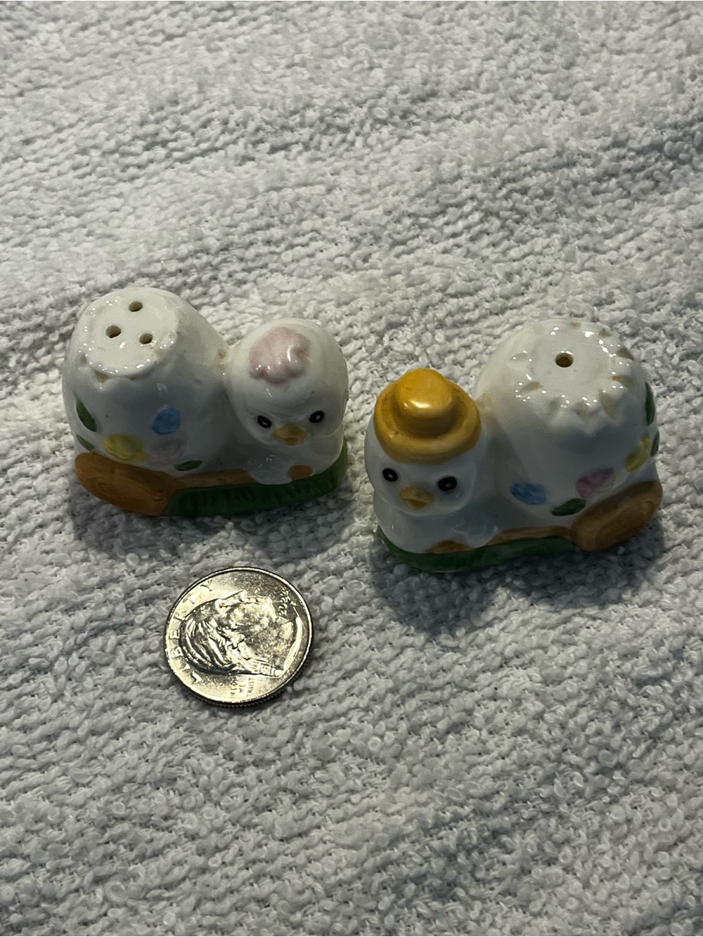 Ceramic Chick Salt and Pepper Shakers - White with Pastel Accents - Picture 4 of 5